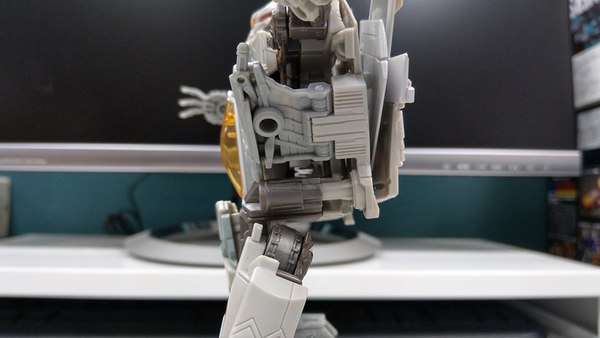 Studio Series Voyager Class Starscream   In Hand Images Of Highly Detailed Articulated Figure  (4 of 28)